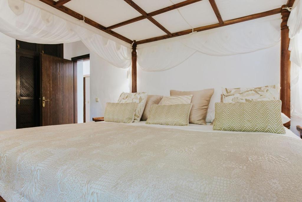 Villa & Guesthouse Paissa D'En Bernat Cala Tarida  Eksteriør billede